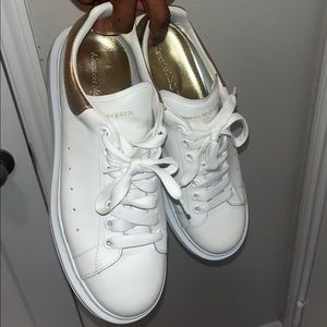 Great shoe. Goes with any fit